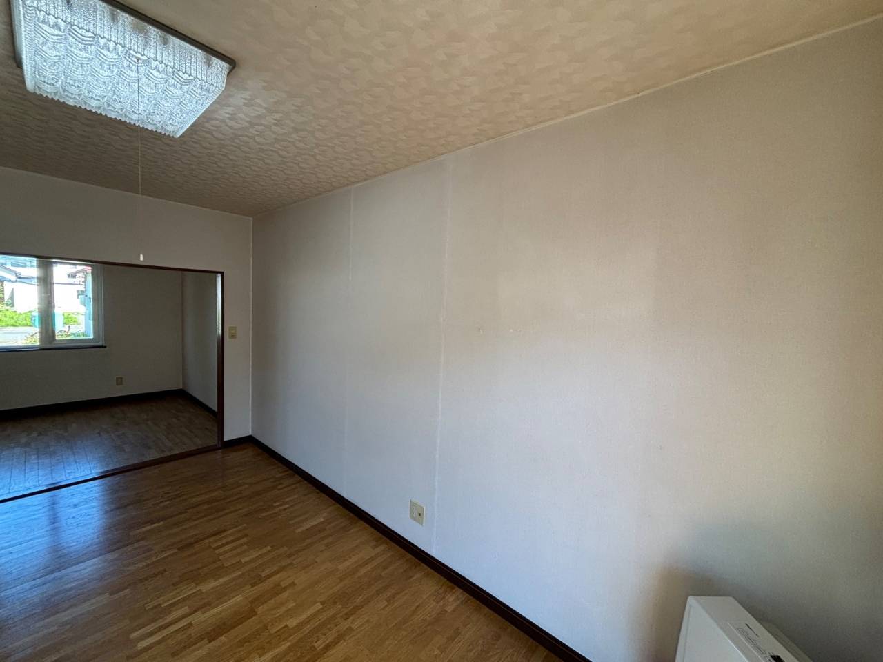 愛国東アパート物件の張替え工事です。